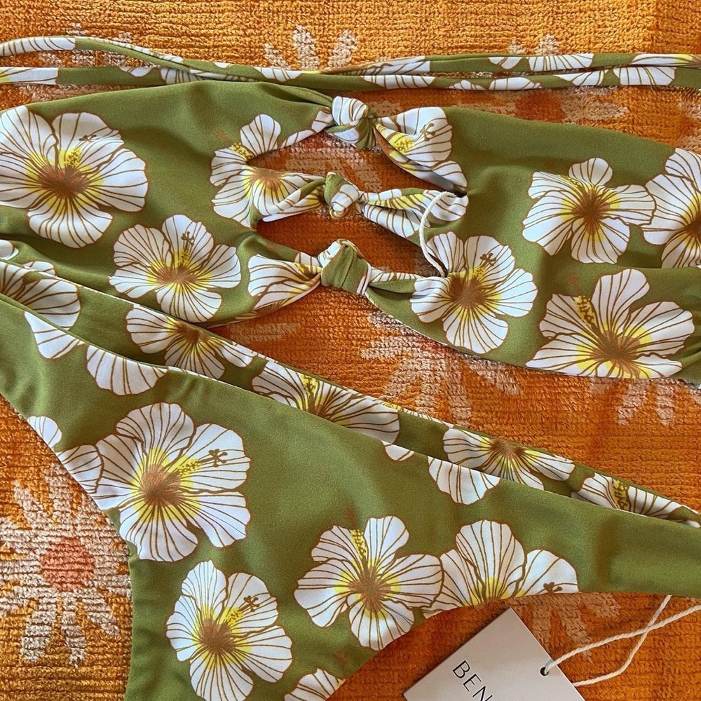 ISO ANY CITRINE TOP (especially kayla top)